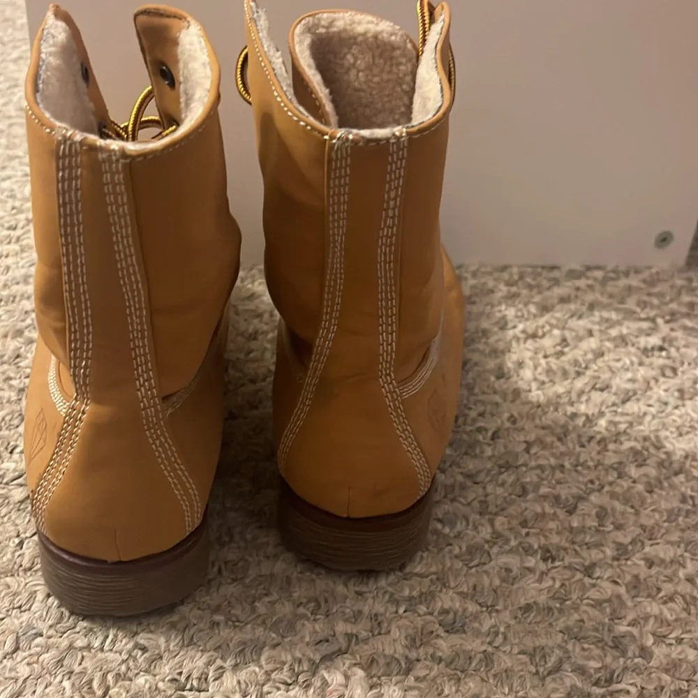 Boots - Picture 3 of 3